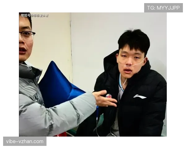 杨瀚森训练完直接拎着爱马仕去吃路边摊？